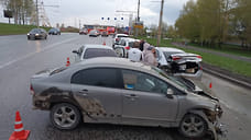 Авария с участием 6 автомобилей произошла на улице 9 Января в Ижевске