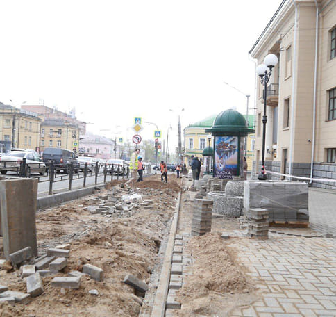 В Ижевске стартовал ремонт тротуара у Русского драмтеатра