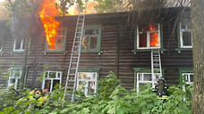Двухэтажный дом загорелся на улице Советская в Ижевске