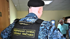 Житель Ижевска попытался попасть в отделение судебных приставов с двумя ножами