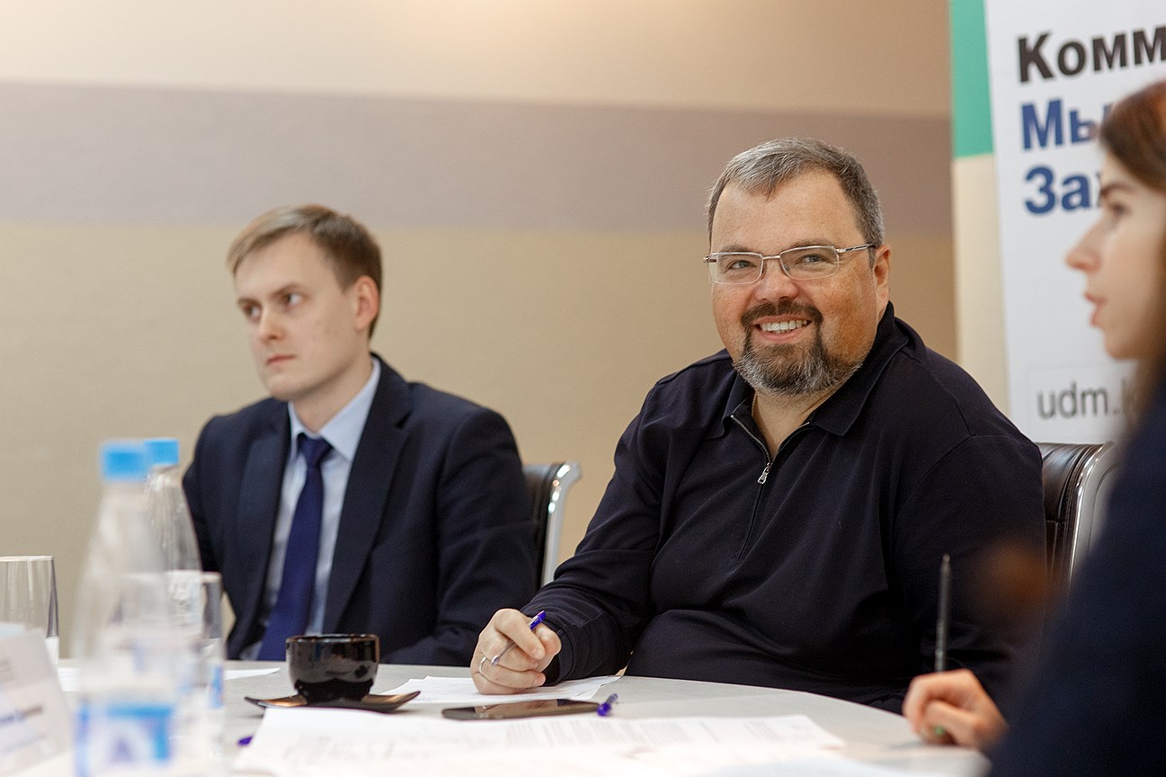 модератор круглого стола Дмитрий Космин