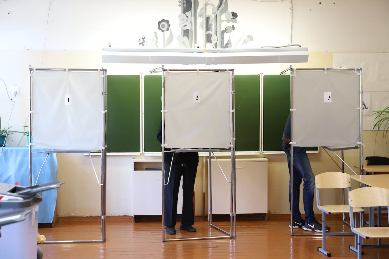 На 15:00 явка на выборы депутатов в гордуму Воткинска составляет 12,68%, Глазова — 17,21%, Можги — 19,53%, Сарапула — 16,82%, на допвыборы депутата госсовета республики по Буммашевскому округу — 12,74%.