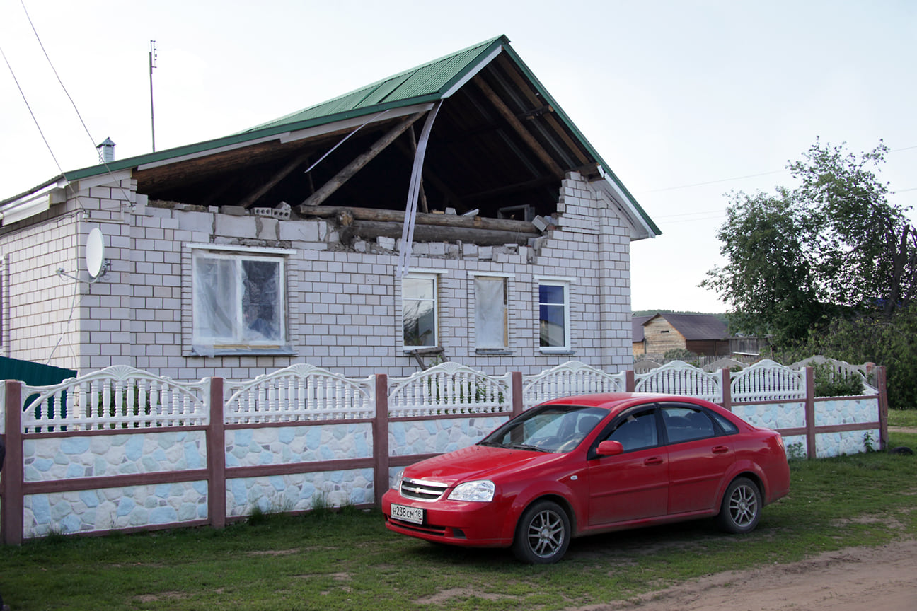 Жители пострадавших домов получили по 100 тысяч рублей компенсации. На восстановление села и выплаты было выделено 1,95 млрд руб. из федерального бюджета.