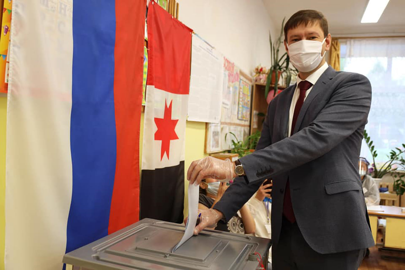 Глава Глазова Сергей Коновалов проголосовал еще 17 сентября
