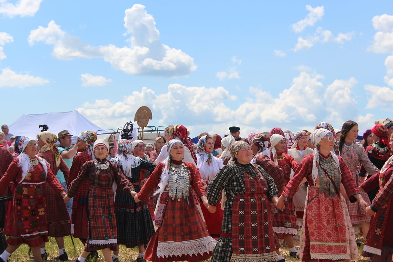 Открыл праздник парад воршудов и деревень Малопургинского района. На площадках гости смогли ближе узнать историю родовых объединений удмуртов, населяющих район