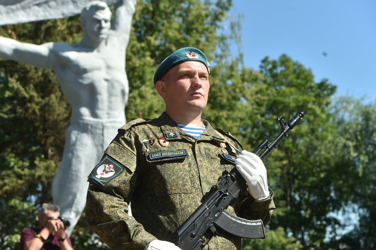 В настоящее время в регионе проживает более 1,5 тыс. человек, служивших в Воздушно-десантных войсках. Еще свыше 250 уроженцев республики несут службу в «крылатой пехоте»