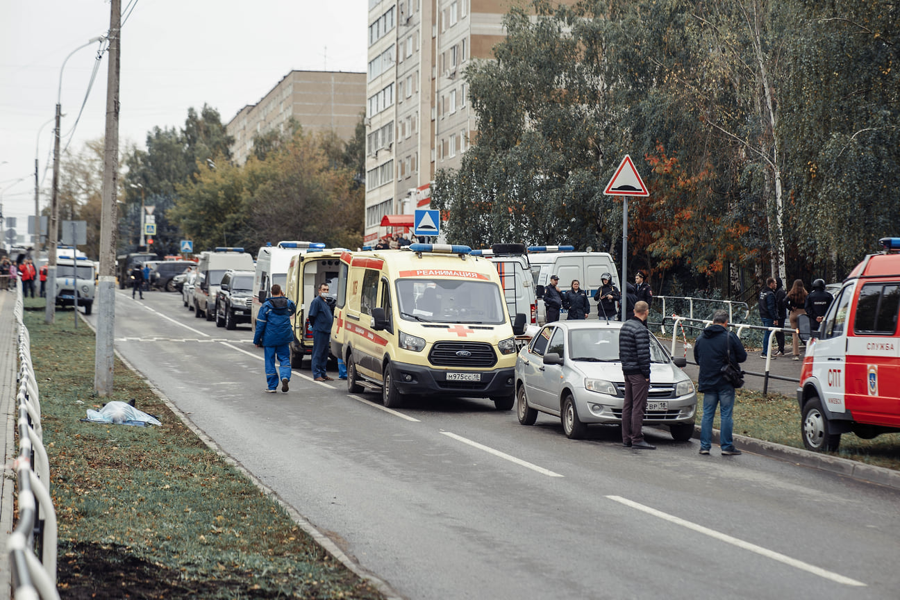 Главный врач Республиканской станции переливания крови Алексей Зараев рассказал, что в день трагедии кровь сдали порядка 80 человек, еще столько же отправили домой, поскольку «в них уже не было необходимости»