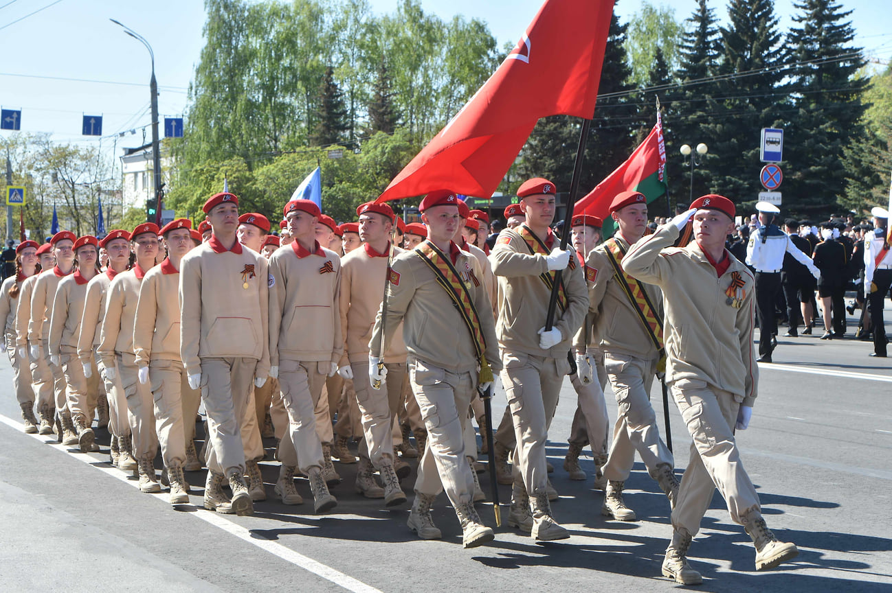 Не первый год принимают участие юнармейцы