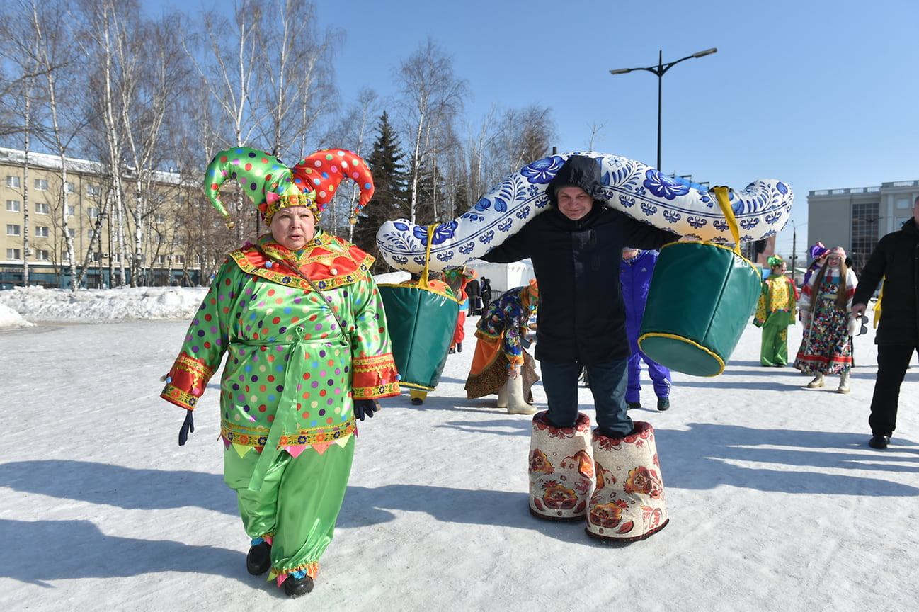 На центральной площади Ижевска устраивали разные масленичные забавы