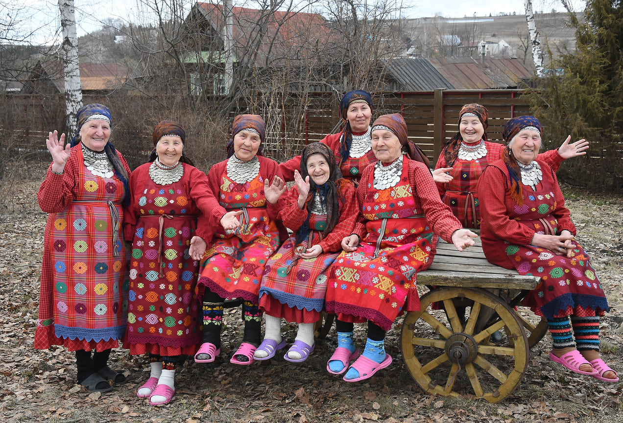 Полный состав &quot;Бабушек из Бураново&quot; в апреле 2019 года. Наталья Пугачева (в центре) ушла из жизни в октябре 2019 года