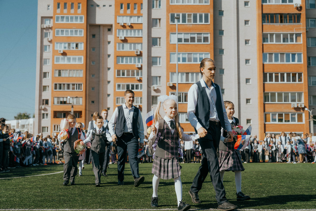 В Ижевске прошли торжественные линейки в честь начала нового учебного года