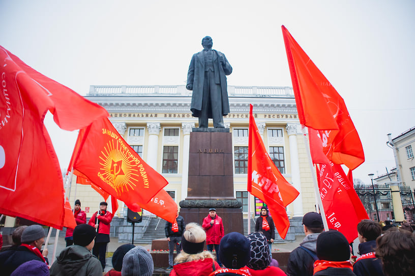 Памятник Владимиру Ленину у Национальной библиотеки