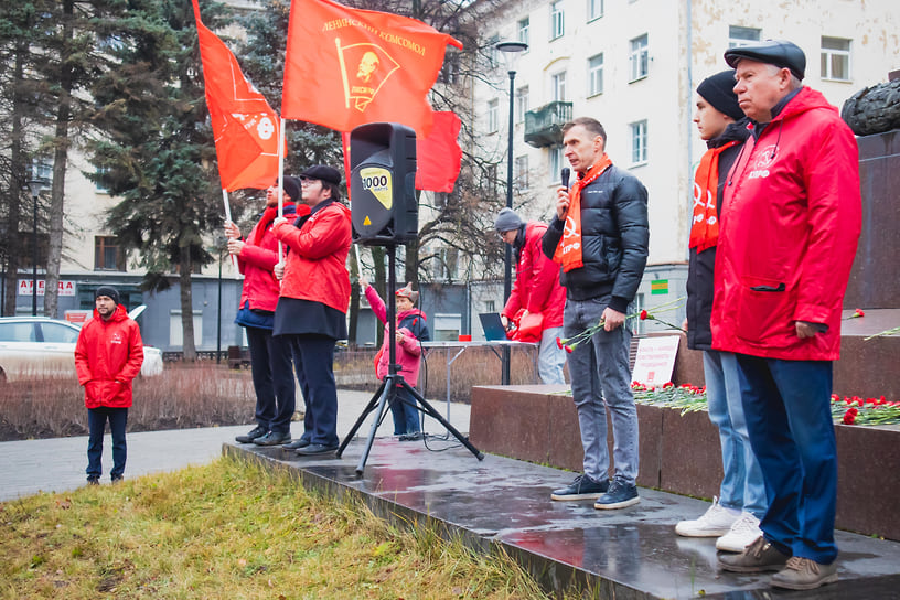 Слева направо: первый секретарь удмуртского рескома Иван Гвоздак, первый секретарь комсомола Айрат Ситдиков, руководитель фракции в Госсовете Удмуртии Владимир Бодров