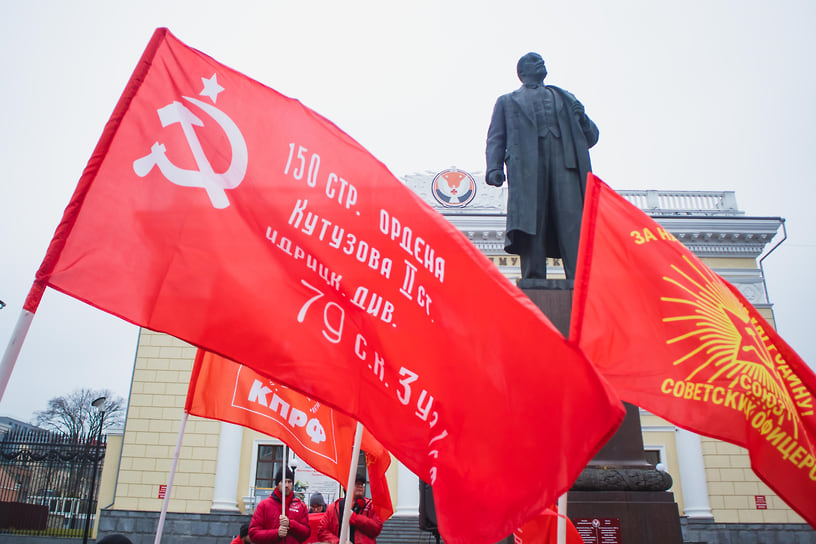 После митинг у памятника Ленину группа направилась на улицу Пушкинскую