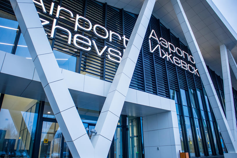 Пропускная способность терминала — 400 пассажиров в час, что вдвое выше, чем у старого аэровокзала 1974 года постройки