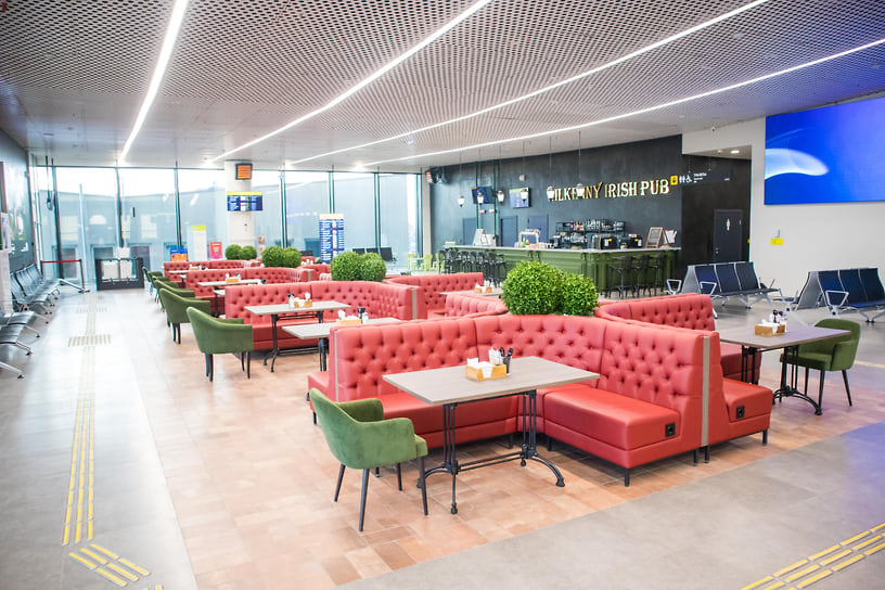 Навигация выполнена на четырех языках — русском, удмуртском, английском и китайском