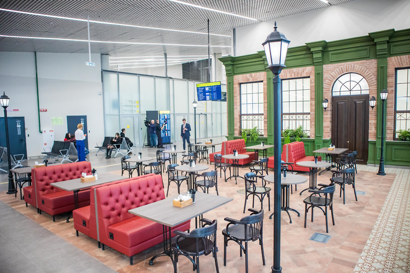 Сейчас ведется работа по оснащению международного пункта пропуска необходимым оборудованием и сетями, а также размещением специальных служб