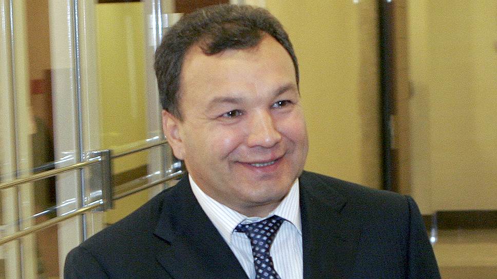 Кому глава «Татнефтепродукта» Рустам Сабиров уступил еще 3,1% акций, осталось за кадром  
