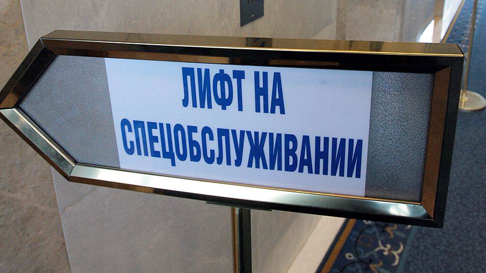 КПРФ отказали в размещении плакатов в лифтах многоквартирных домов