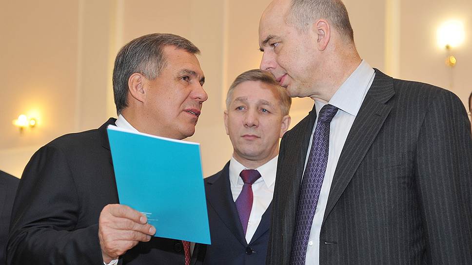 Бюджет-2017 Татарстана может стать профицитным, если Рустам Минниханов (слева) и Антон Силуанов (справа) оставят кредит в распоряжении Радика Гайзатуллина (в центре) 
