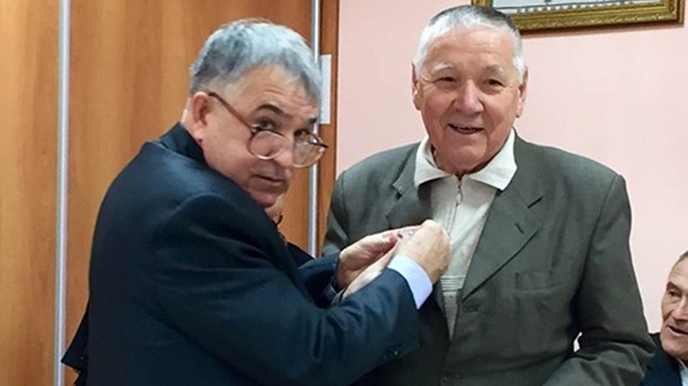 Однопартийцы Хафиза Миргалимова (слева) не оценили заслуги экс-лидера ВТОЦ Галишана Нуриахметова (справа)