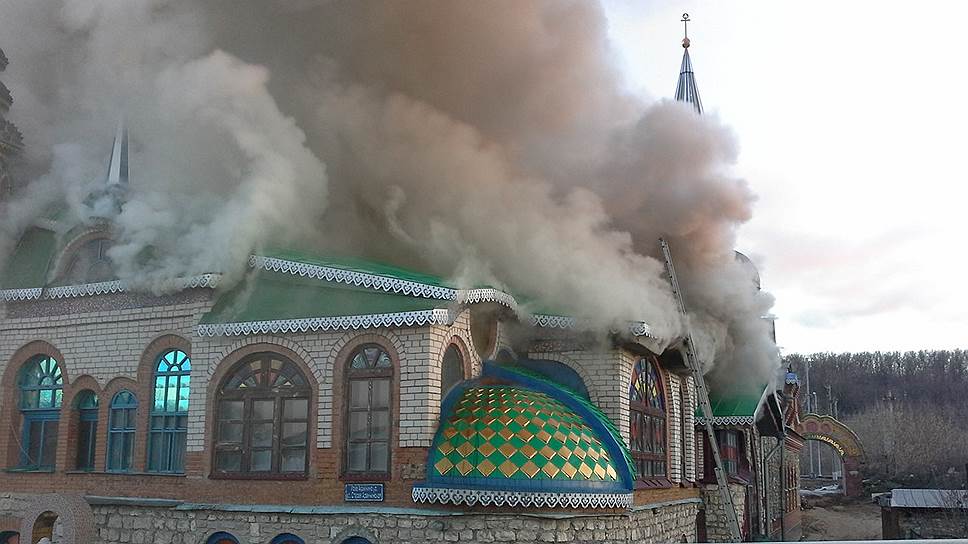 Как загорелся Храм всех религий в Казани