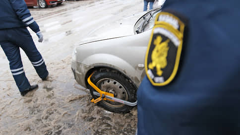 Колесам ставят блок // В Казани снизилось число случаев парковки автомобилей без госномеров