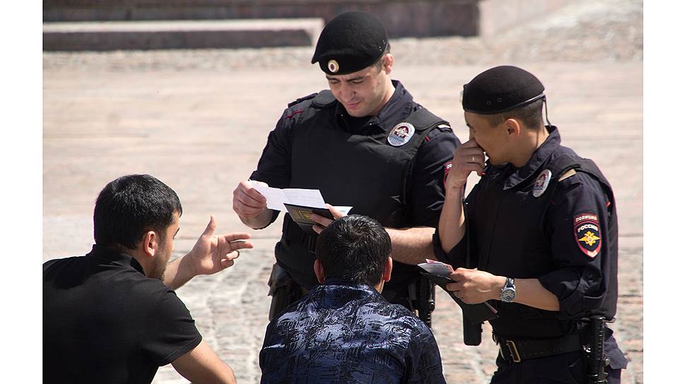 Как в Татарстане задержали преступную группу, незаконно поставившую на учет более 700 иностранцев