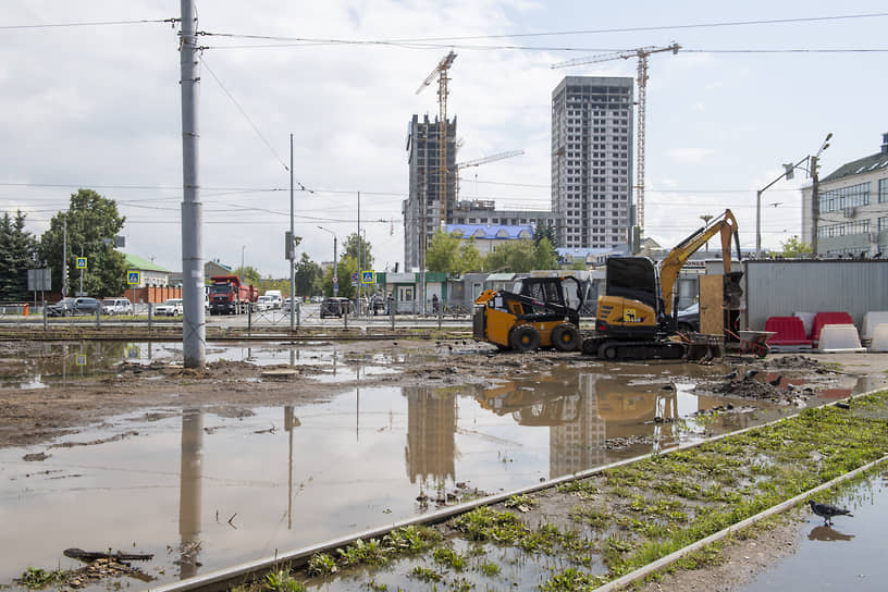 В результате ливня дороги в Казани затопило водой