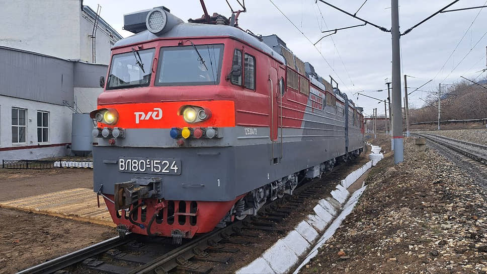 В Казани представили обновленный локомотив ВЛ80С