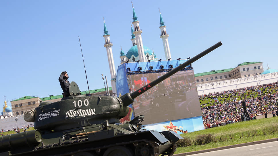 В Казани на площади Тысячелетия проходит праздничный парад в честь Дня Победы