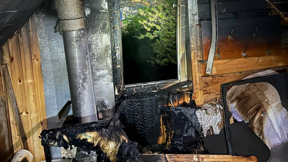 В Набережных Челнах при пожаре в садовом доме пострадал мужчина