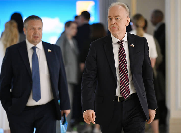 Александр Терентьев (справа) может сохранить пост сенатора РФ от Татарстана