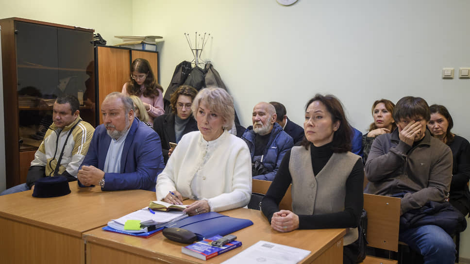 Суд не смог рассмотреть дело журналиста, обвиняемого в препятствовании правосудию