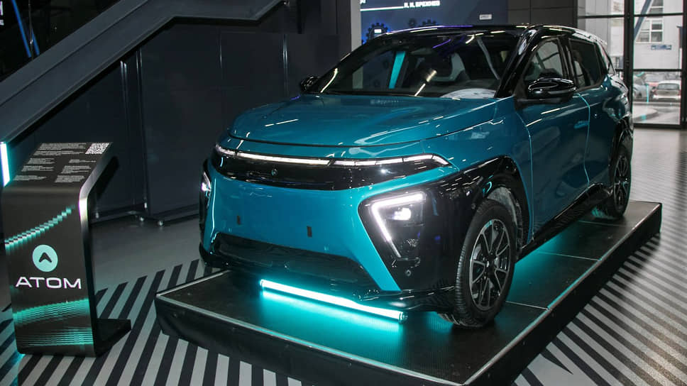 В Нижнекамске презентовали отечественный электромобиль «Атом»