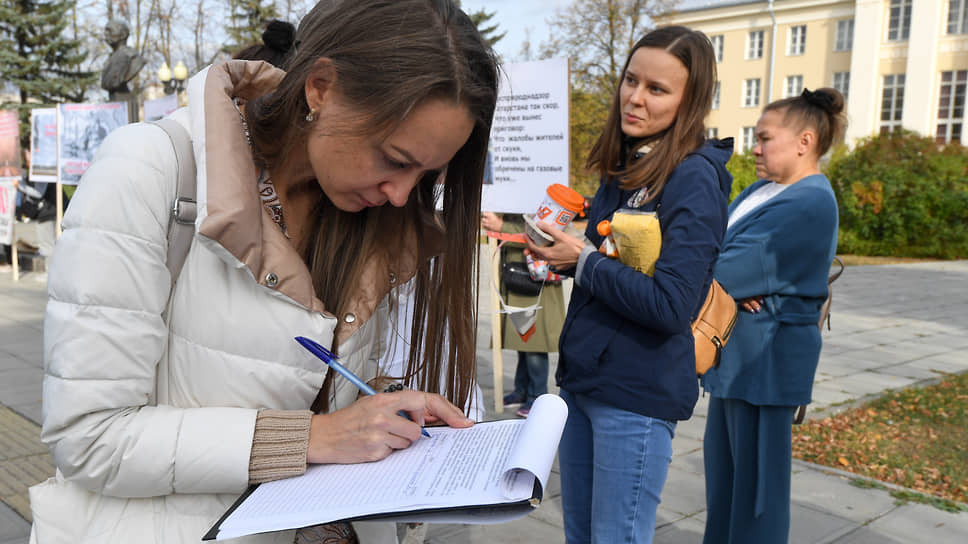 Граждане оставляли свои подписи против планов «Росатома» построить АЭТС в Татарстане 