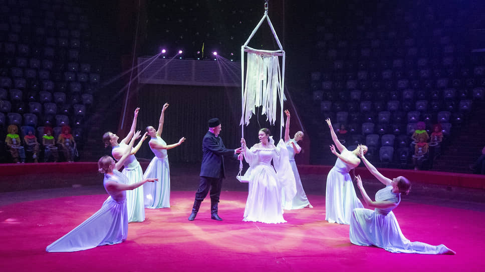 Репетиция театрально-циркового спектакля «На Сенном базаре»