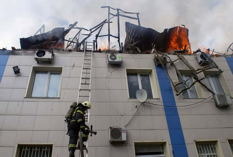 Пожар в здании делового центра. На улице Восстания 18б.