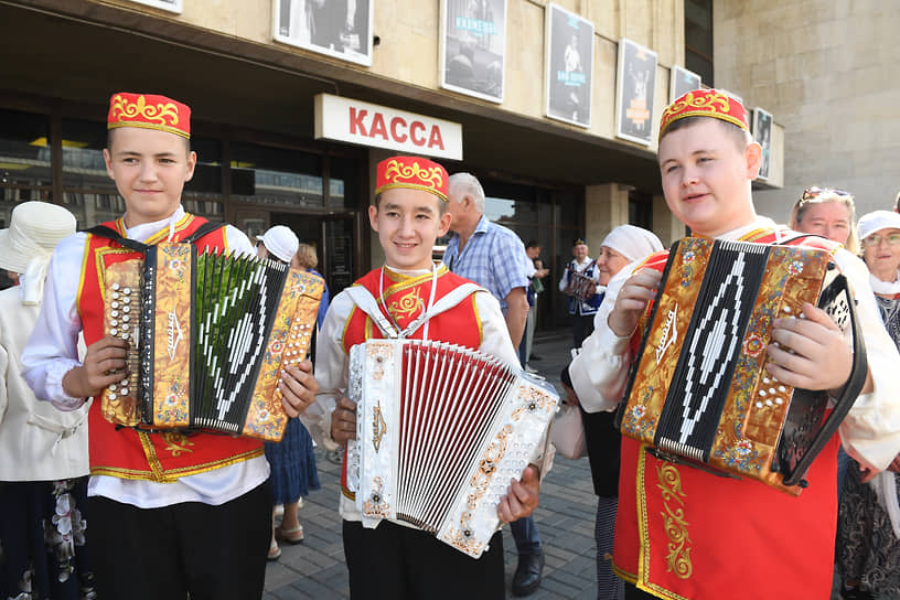 На набережной озера Кабан прошел фестиваль народного костюма &quot;Милли кием&quot;.