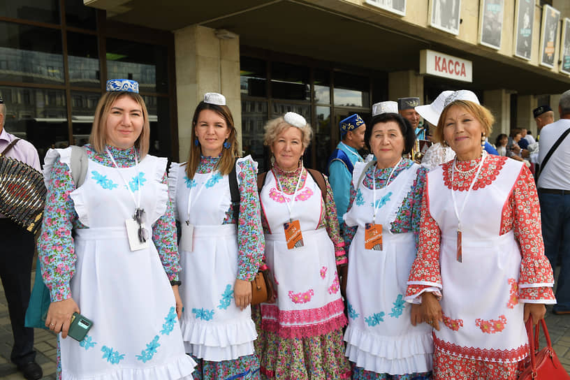 На набережной озера Кабан прошел фестиваль народного костюма &quot;Милли кием&quot;.