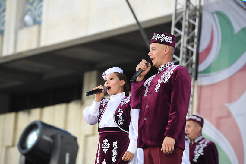 На набережной озера Кабан прошел фестиваль народного костюма &quot;Милли кием&quot;.