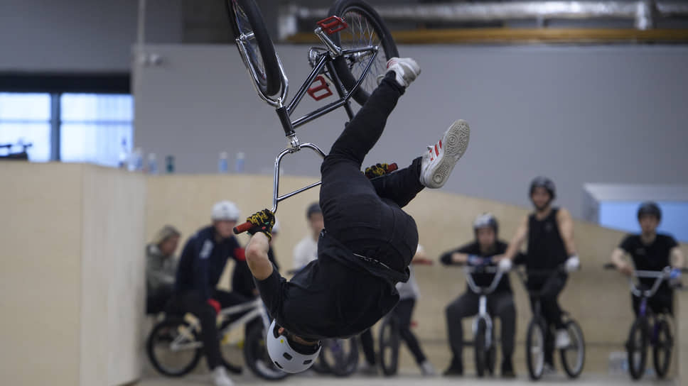Кубок России по BMX фристайлу в олимпийской дисциплине «парк». В Экстрим-парке Урам.