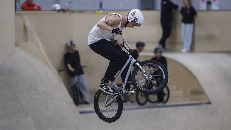 Кубок России по BMX фристайлу в олимпийской дисциплине «парк». В Экстрим-парке Урам.