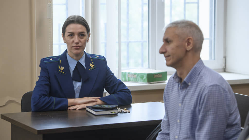 Судебное процесс по делу о мошенничестве экс-главе ЗАГС Татарстана Гульшат Нигматуллиной и ее экс-заместителю Ренату Ахметзянову.