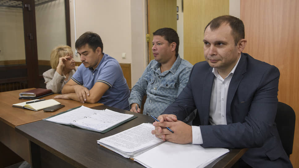 Судебное процесс по делу о мошенничестве экс-главе ЗАГС Татарстана Гульшат Нигматуллиной и ее экс-заместителю Ренату Ахметзянову.