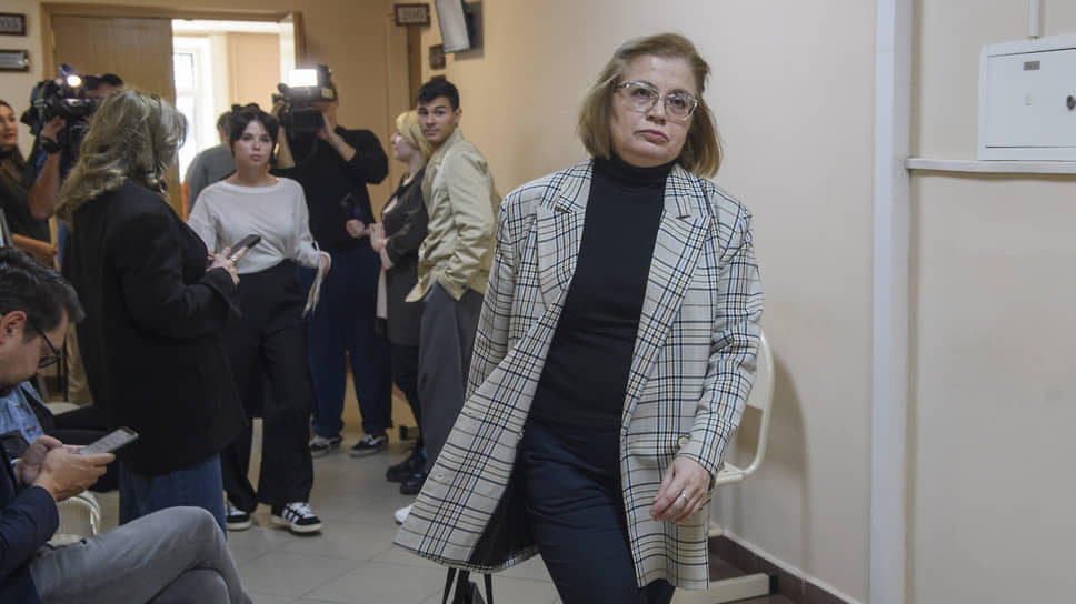 Судебное процесс по делу о мошенничестве экс-главе ЗАГС Татарстана Гульшат Нигматуллиной и ее экс-заместителю Ренату Ахметзянову.