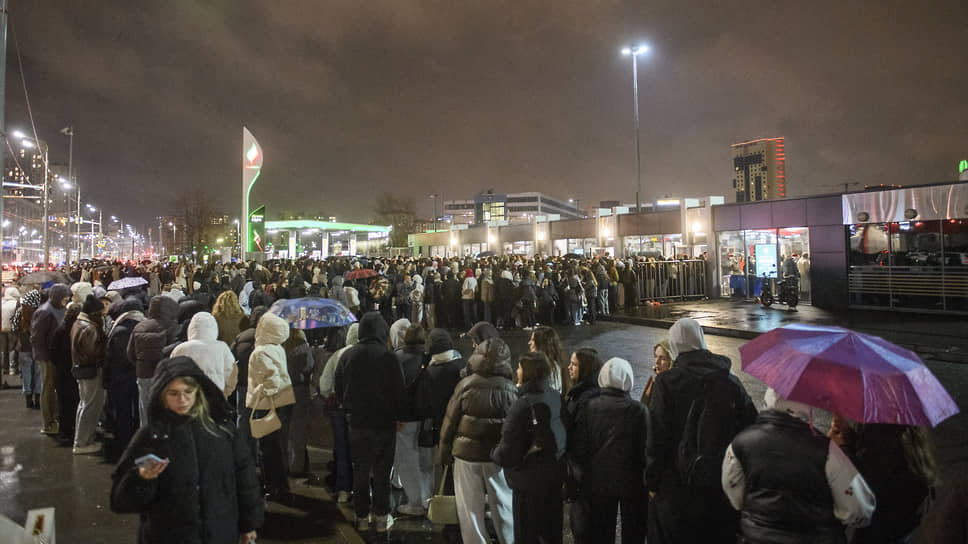 Фанаты перед началом концерта Егора Крида на Татнефть Арене.