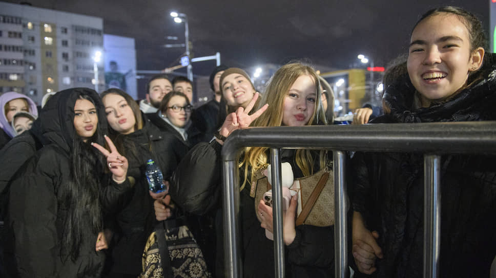 Фанаты перед началом концерта Егора Крида на Татнефть Арене.