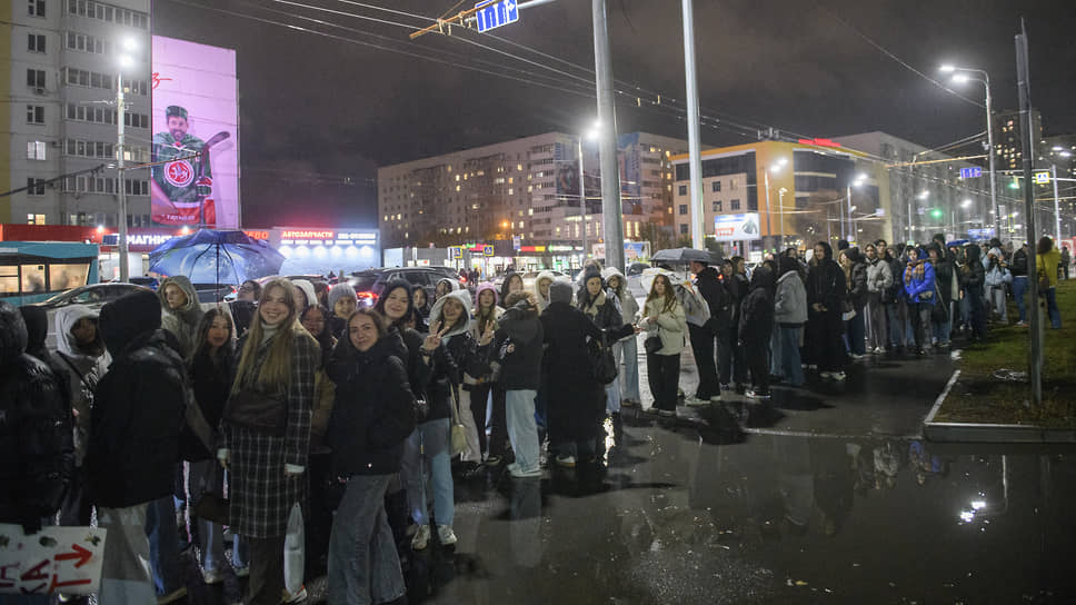 Фанаты перед началом концерта Егора Крида на Татнефть Арене.