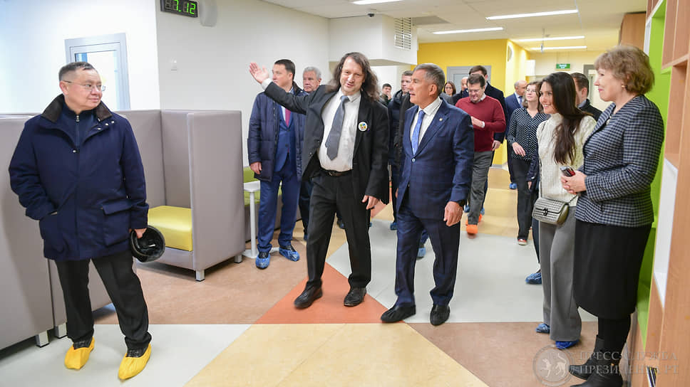 Павел Шмаков (слева) и Рустам Минниханов в 2019 году